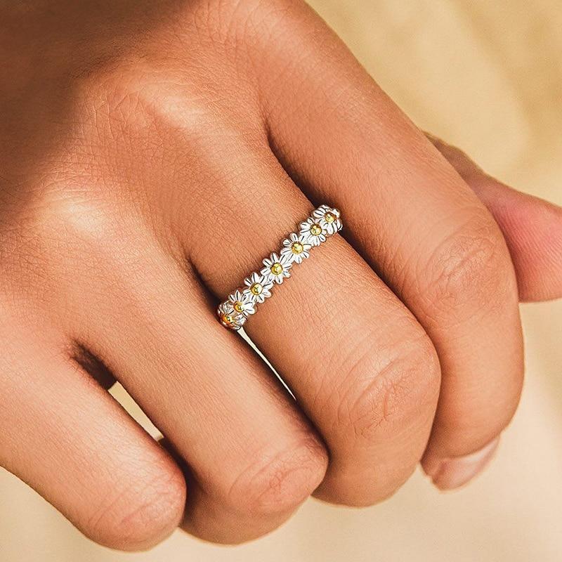 Susanne™ | Justerbar Silver Marguerite Ring med Håndmalet Detaljer