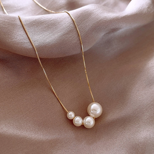 Helena™ | Elegant halsband med gyllene sötvattenspärlor
