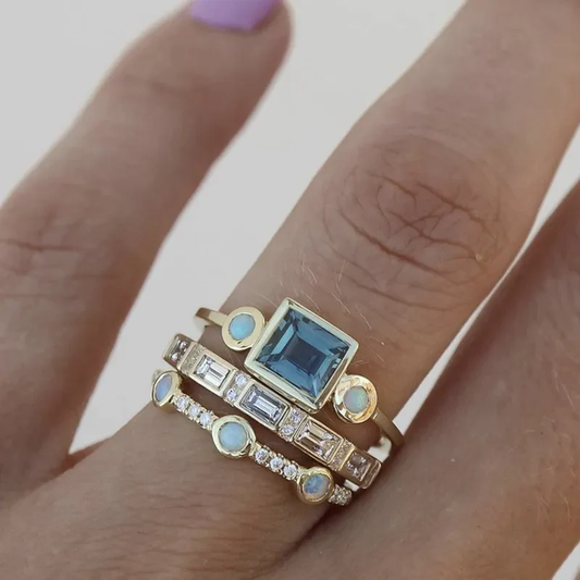 Lena™ | Elegant vintageset med blå kristallringar